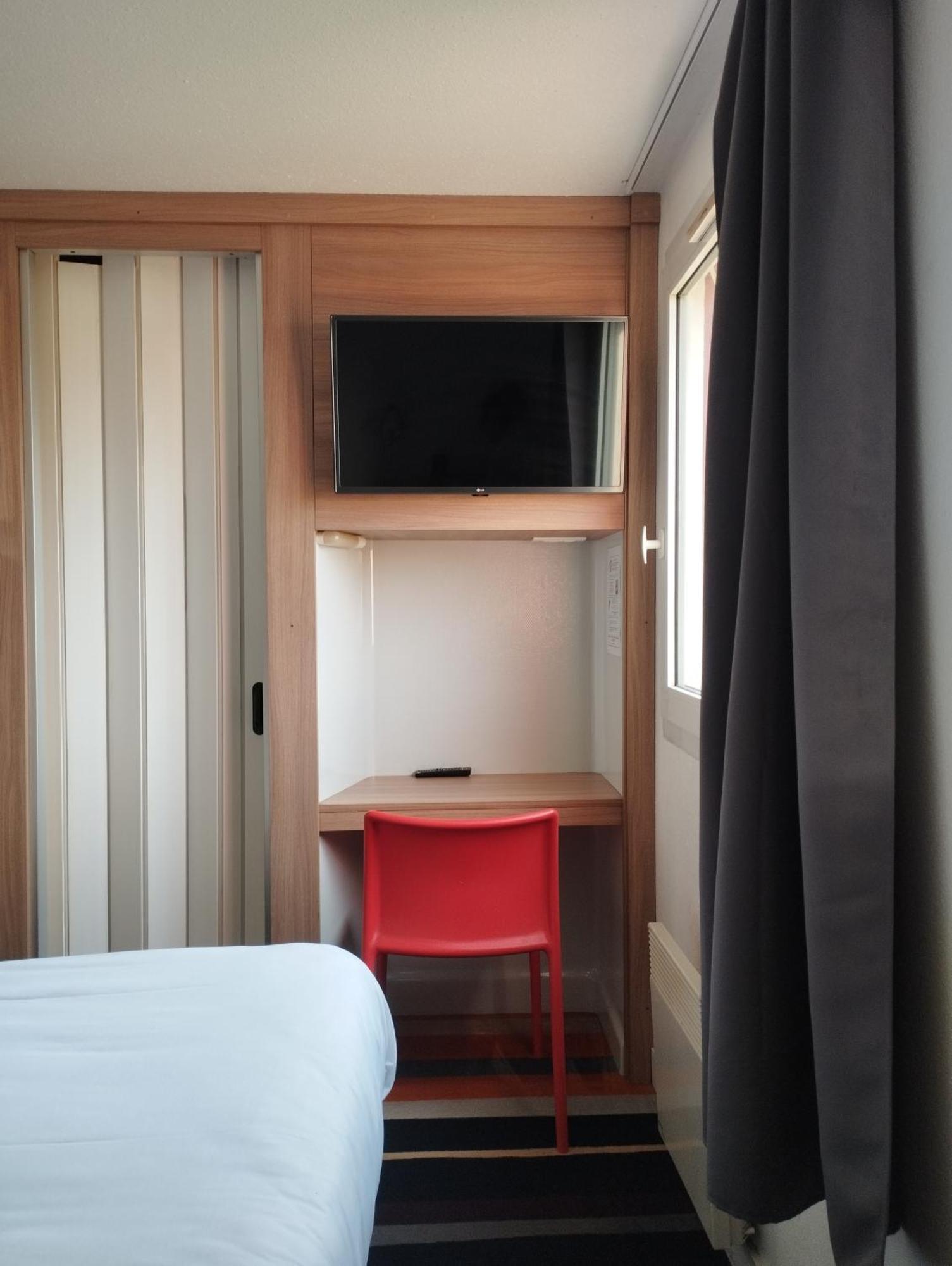 กีริอ๊าด ดีเร็ค อาแฌ็ง Hotel Castelculier ภายนอก รูปภาพ