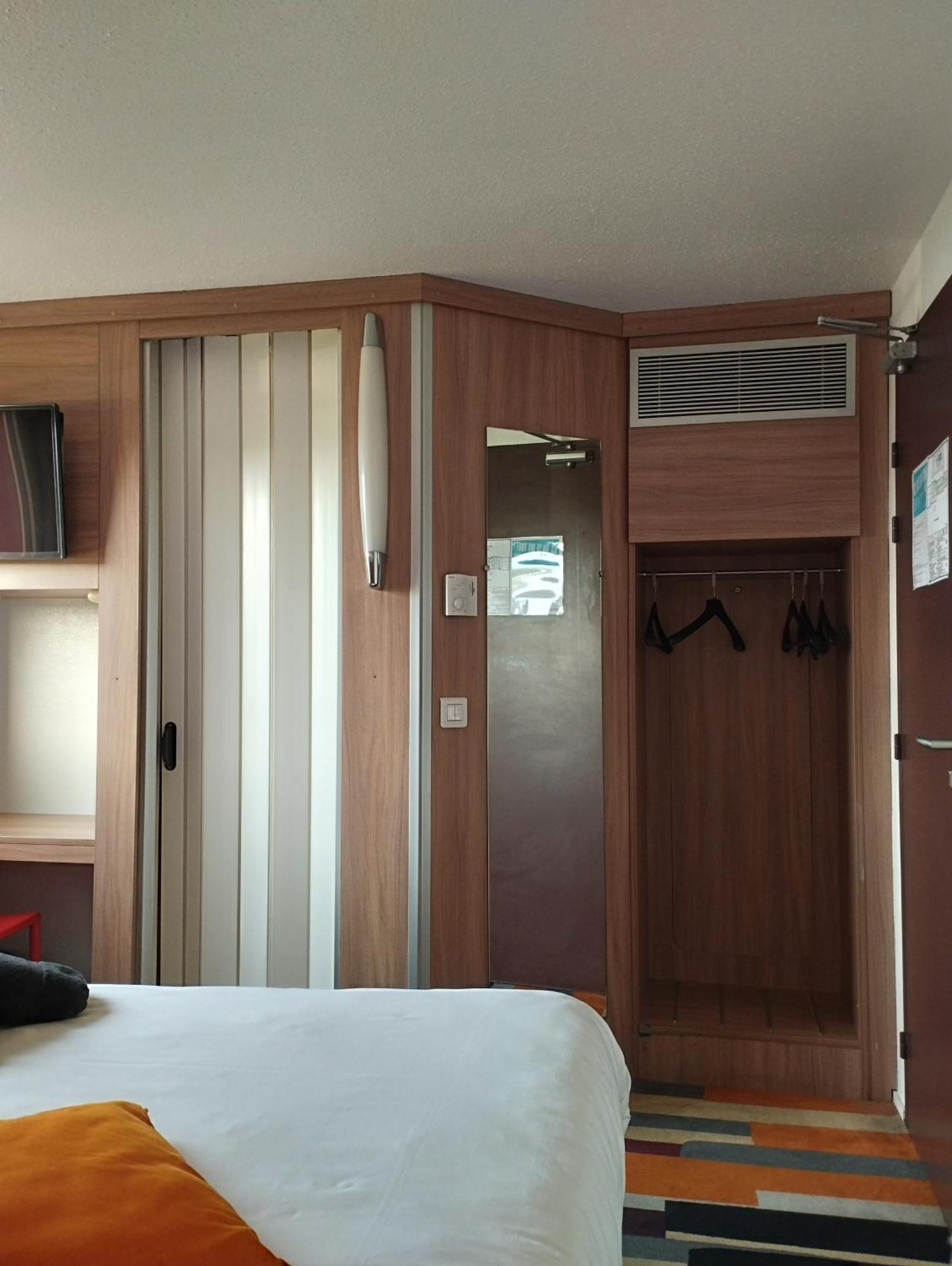 กีริอ๊าด ดีเร็ค อาแฌ็ง Hotel Castelculier ภายนอก รูปภาพ